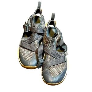 Chaco Odyssey Sandals Size 6 Sneakers Walking Hiking Casual Shoes